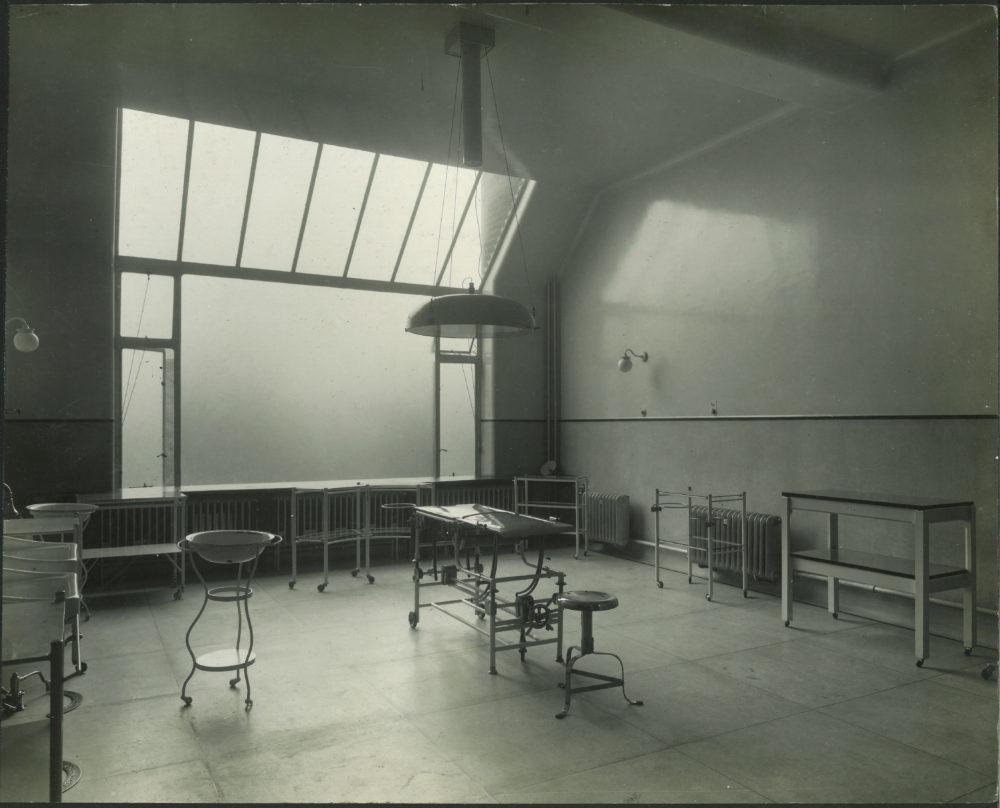 Surgical theatre, c. 1910